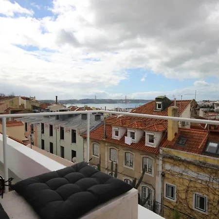 The Lookout Duplex - Bairro Alto Appartement Lissabon